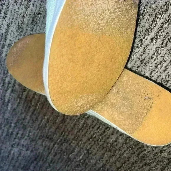 UGG shoes size 9.5 - Picture 7 of 9